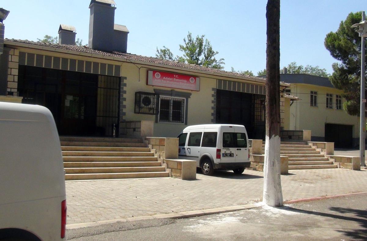 Gaziantep'te tartıştığı eşini sokak ortasında öldürdü