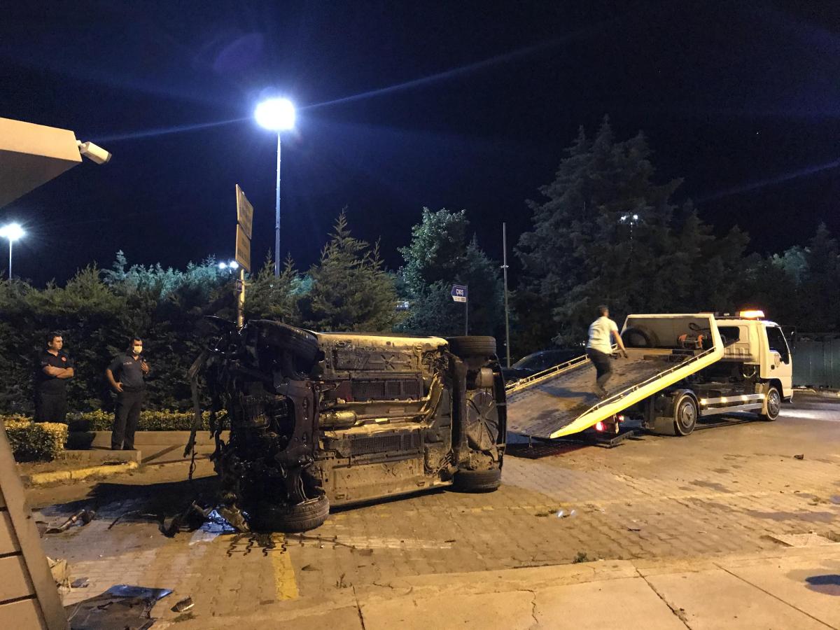 Kartal sahil yolunda kaza: 2 yaralı