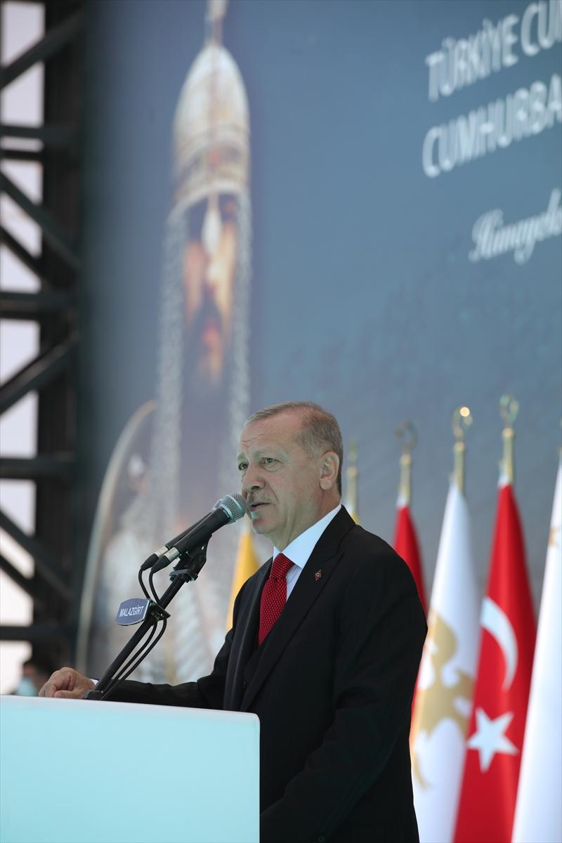 Cumhurbaşkanı Erdoğan, Malazgirt'te zaferin  949'uncu yıl dönümü etkinliklerine katıldı