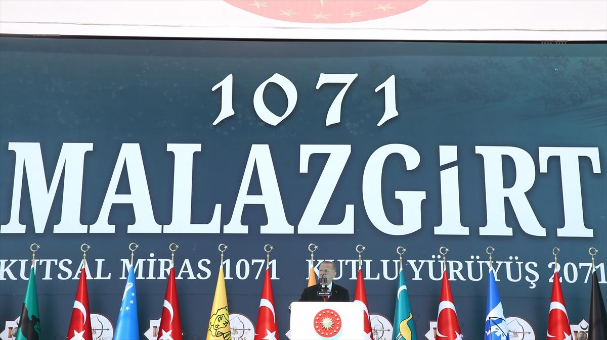 Cumhurbaşkanı Erdoğan, Malazgirt'te zaferin  949'uncu yıl dönümü etkinliklerine katıldı