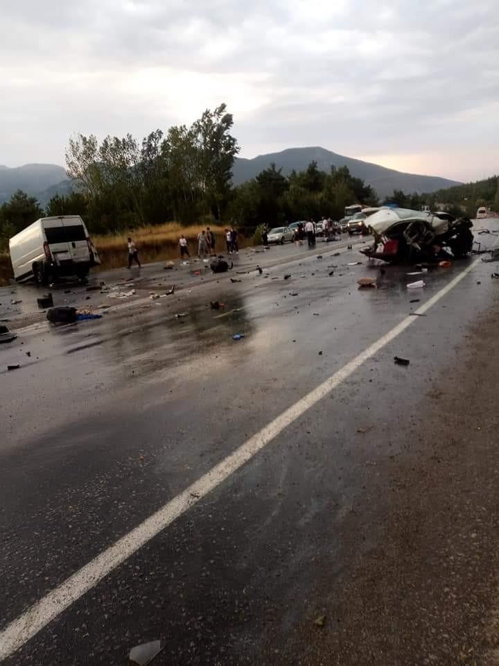 Denizli'de kaza: 2 ölü 3 yaralı