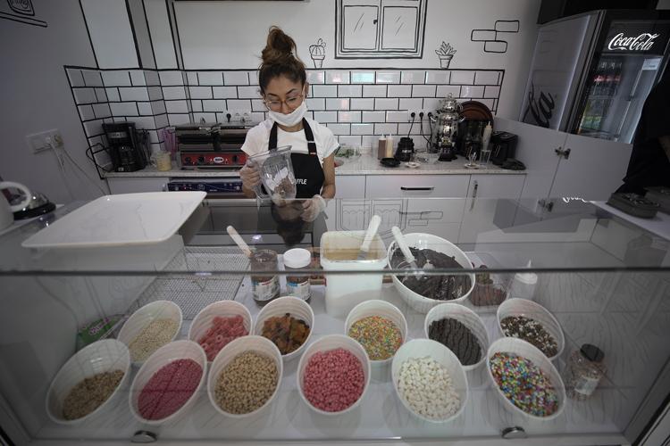 İzmirli çift, düğün parasıyla hayallerindeki iş yerini açtılar