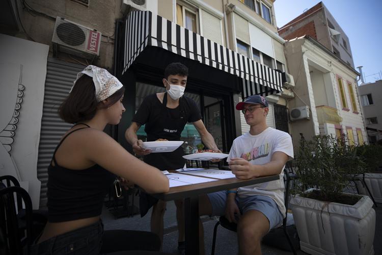 İzmirli çift, düğün parasıyla hayallerindeki iş yerini açtılar