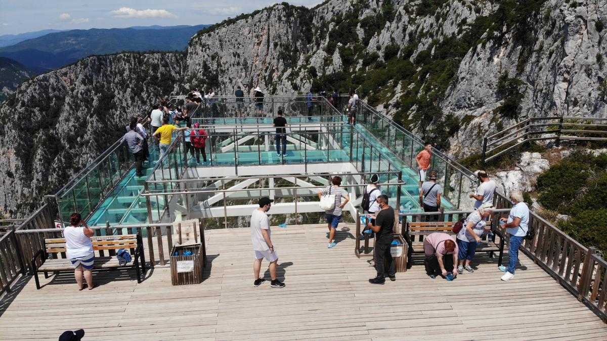 Çatak Kanyonu cam terası, ziyaretçilerin nefesini kesiyor