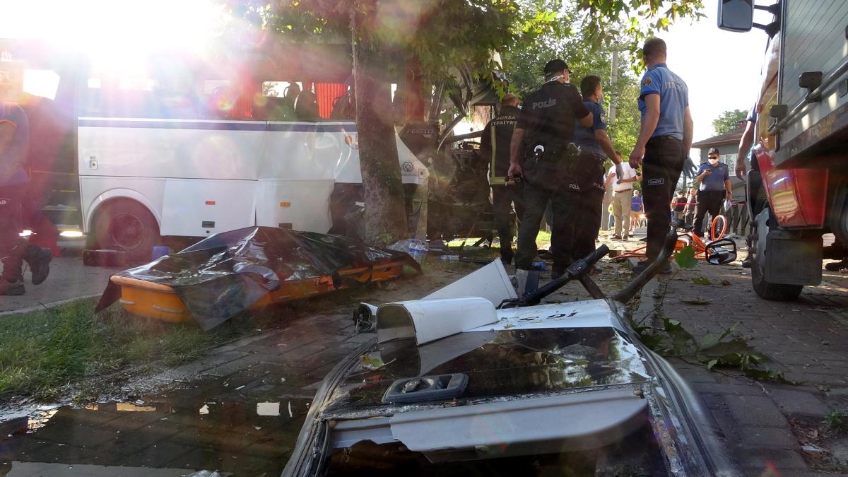 Bursa'da işçi servis midibüsü kaza yaptı: 2 ölü, 17 yaralı