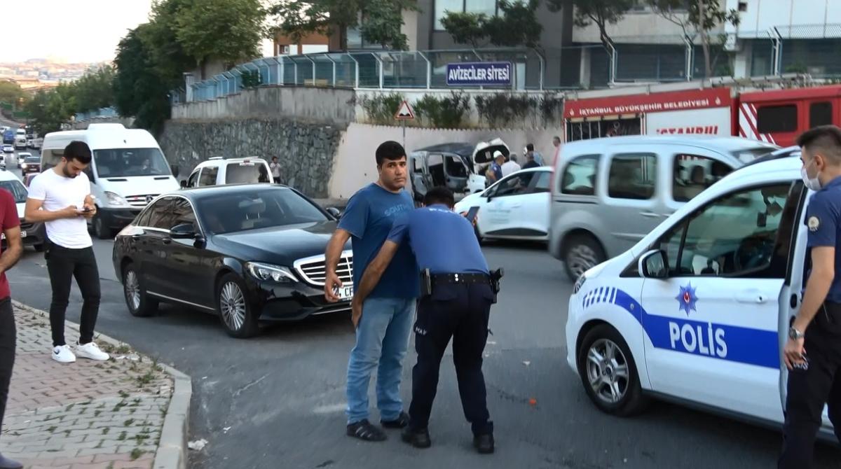 Sultangazi'de eşine kızan adam, aracını yaktı