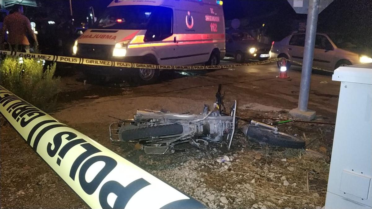 Muğla’da otomobille motosikletin çarpışma anı kamerada
