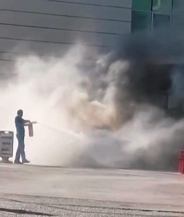 Antalya'da kredi borcunu bitirmediği otomobili yanan genç, büyük üzüntü yaşadı