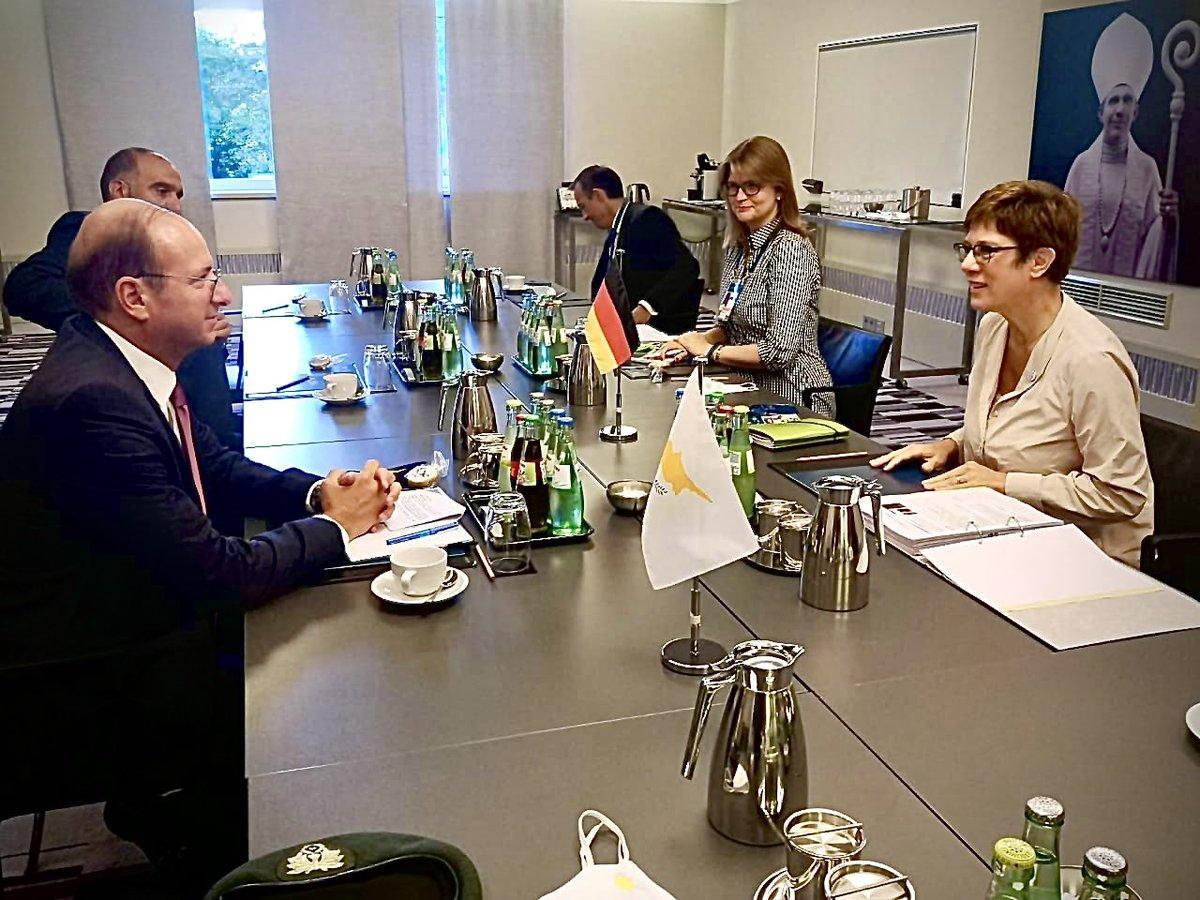 Güney Kıbrıs Savunma Bakanı'ndan AB'ye: Türkiye'ye karşı birleşelim