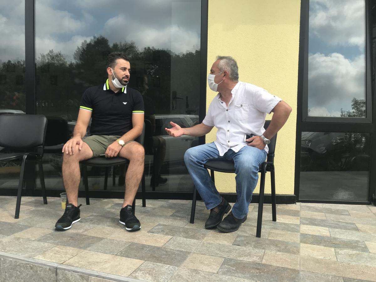 İstanbul'da, taksisinde bulduğu parayı sahibine teslim etti