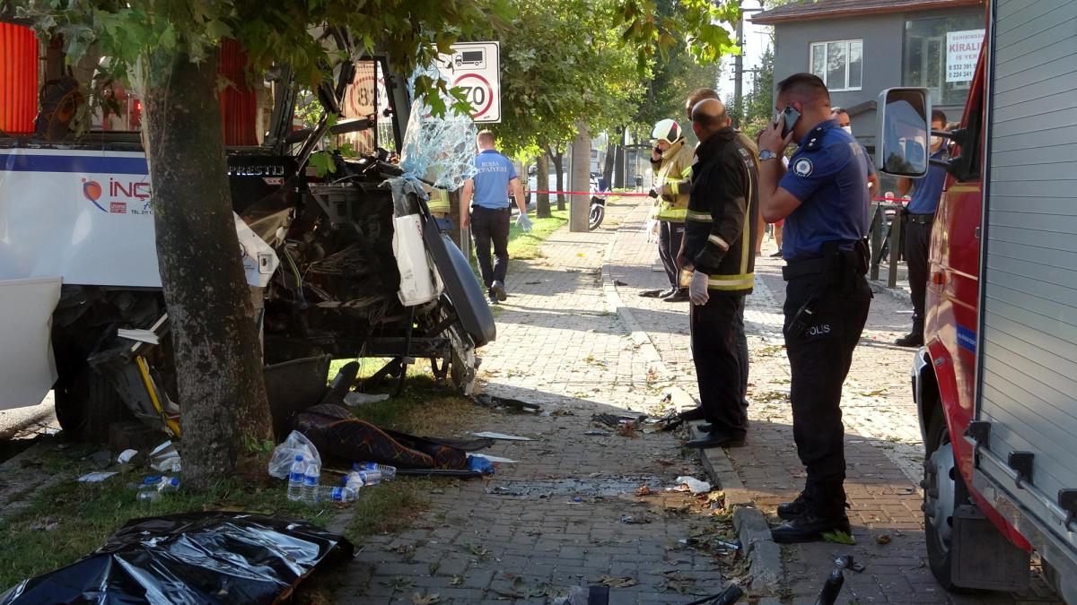Bursa'da işçi servis midibüsü kaza yaptı: 2 ölü, 17 yaralı