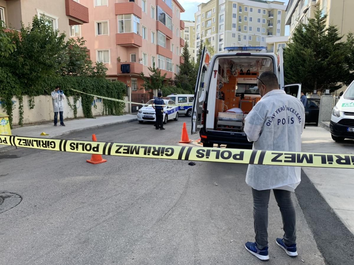 Pendik'te ambulans şoförü lastik değiştirirken silahlı saldırıya uğradı