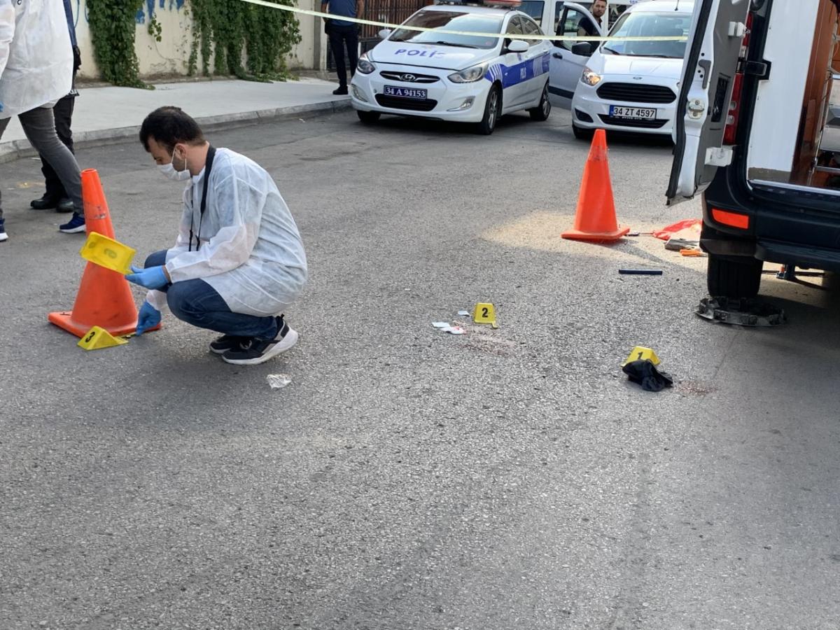Pendik'te ambulans şoförü lastik değiştirirken silahlı saldırıya uğradı