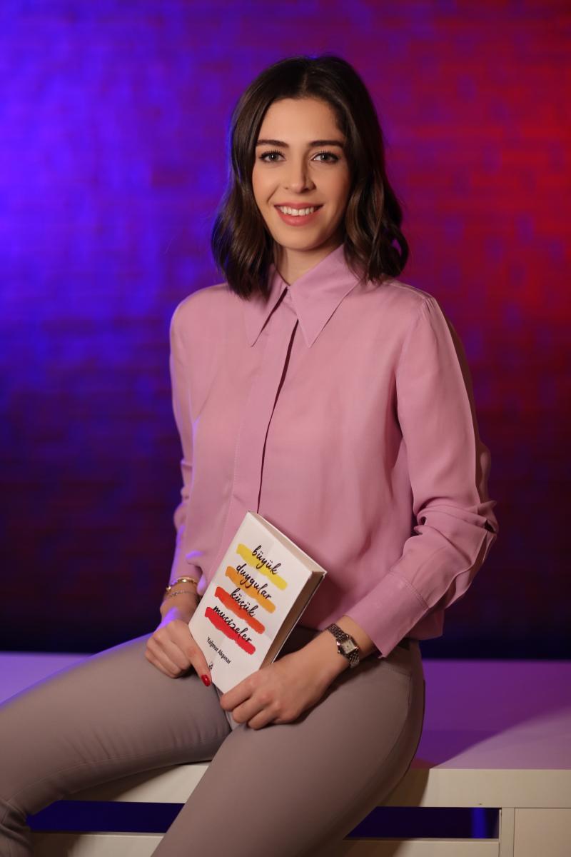 Yağmur Akpınar ile ilk romanı Büyük Duygular Küçük Mucizeler’i konuştuk