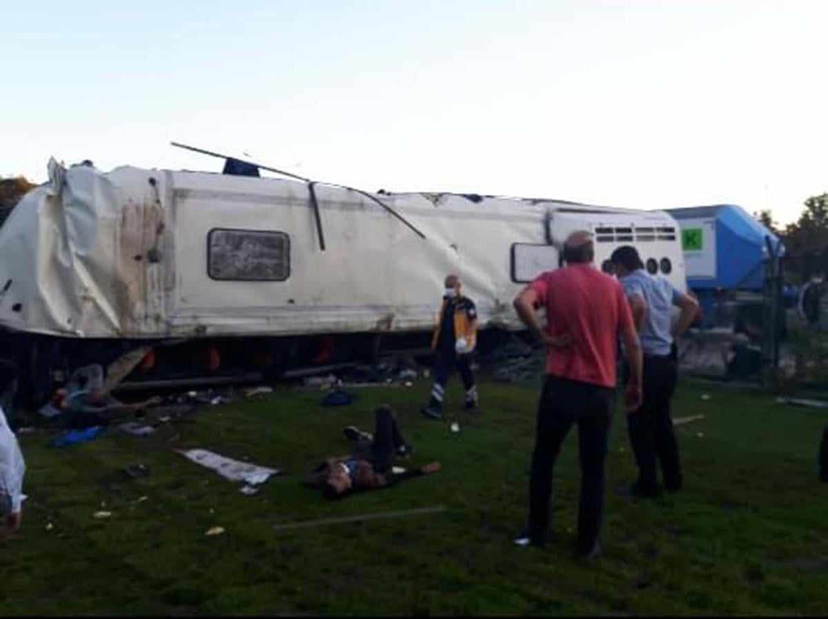 Eskişehir’de fabrika işçilerini taşıyan otobüs devrildi: 2 ölü