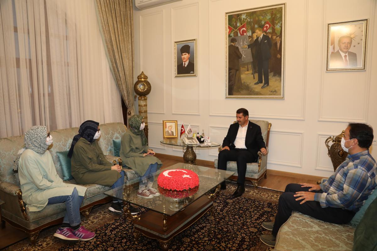 Sivas'ta üçüz kardeşler tıp fakültesini kazandı