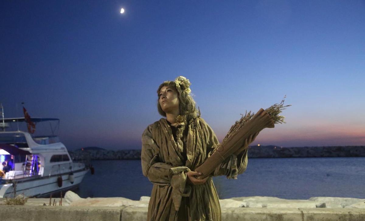 CHP'li Maltepe Belediyesi yaptı: Canlı heykel gösterisi