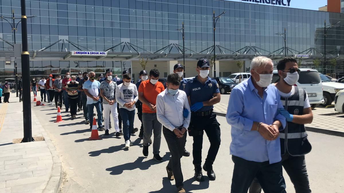 Konya'da 'valiyim' diyerek 1 milyon lira dolandıran çete çökertildi