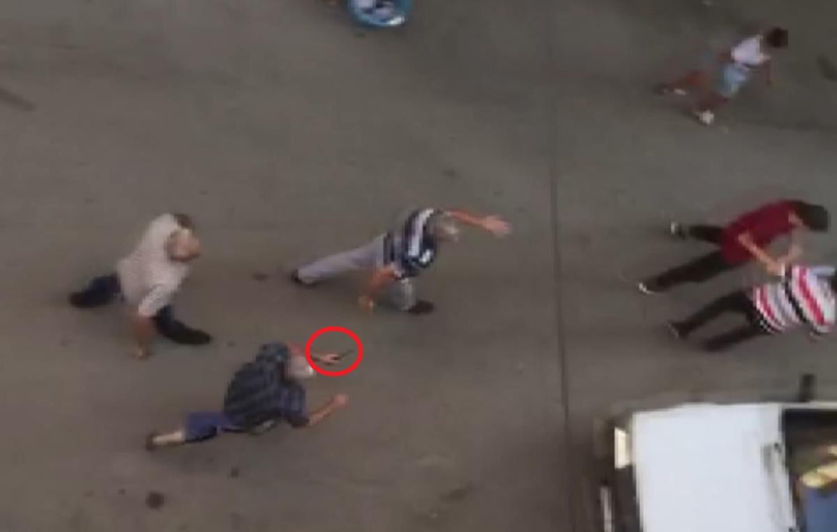 Bursa'da sokakta oynayan çocukları dövüp, bıçakla kovaladılar