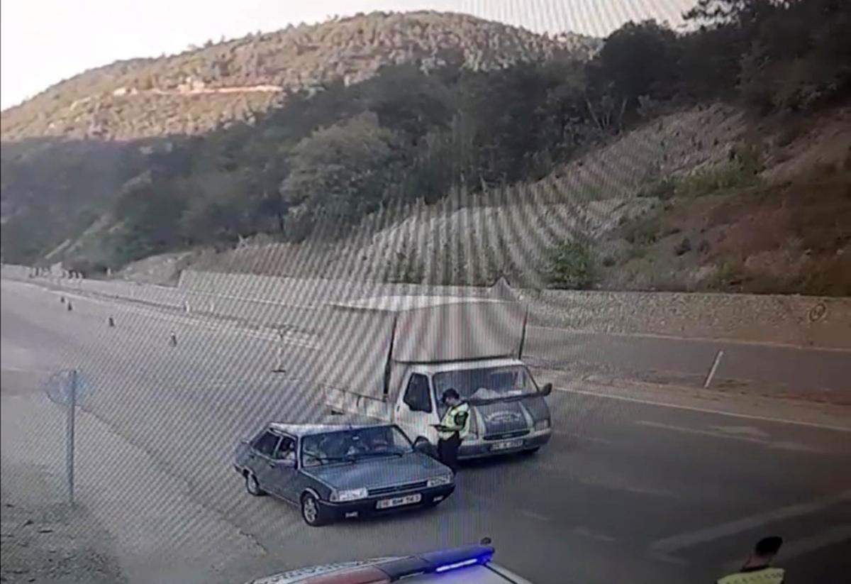 Kayseri'de dikkatsiz sürücü, jandarmaya çarptı