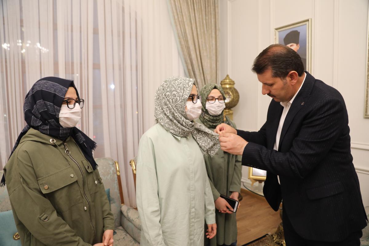 Sivas'ta üçüz kardeşler tıp fakültesini kazandı