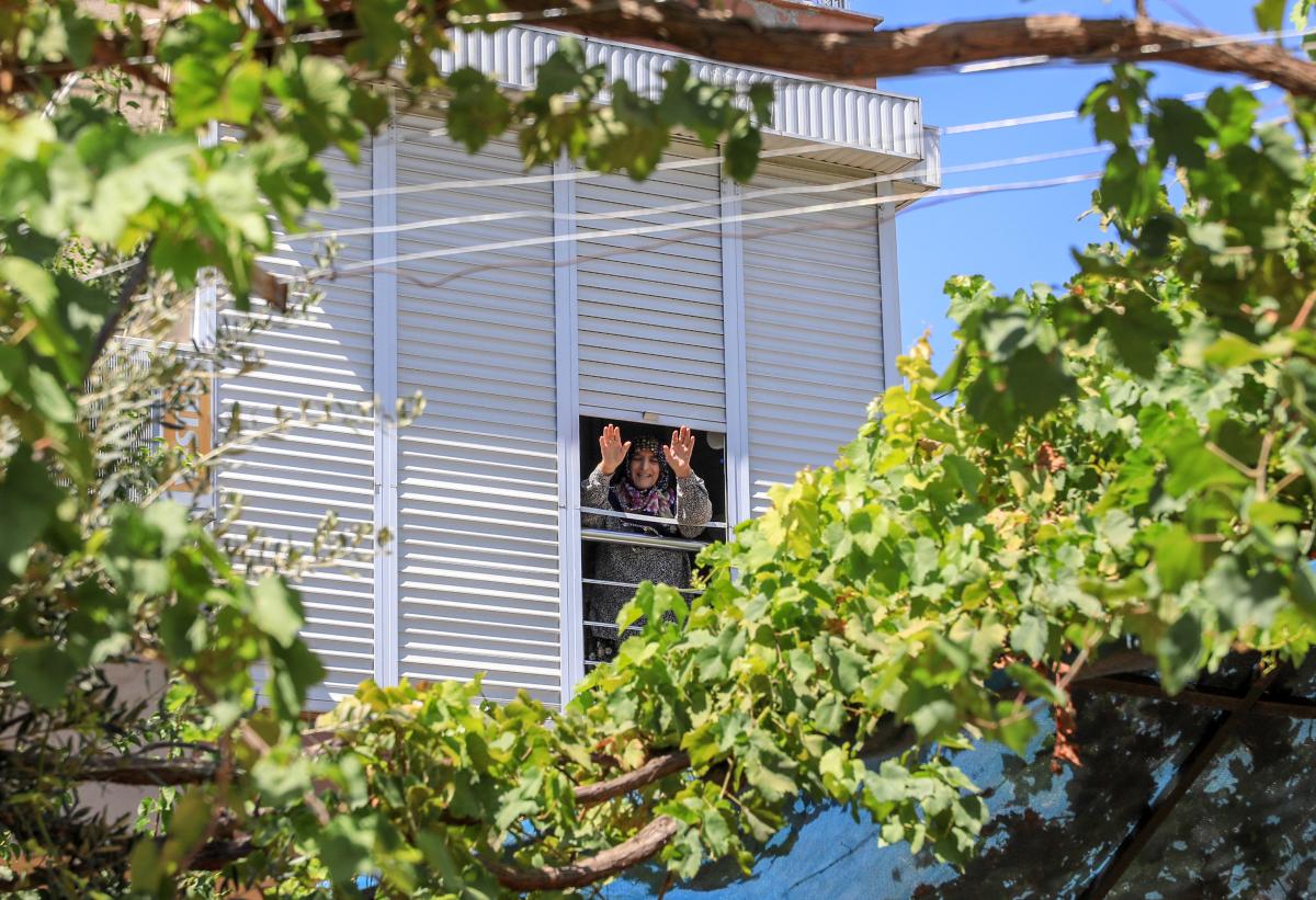 Antalya’da yaşlı kadın evini derneğe bağışladı