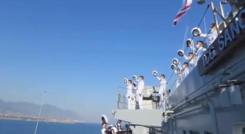 Doğu Akdeniz'de eğitimdeki askerlerden KKTC'ye selam