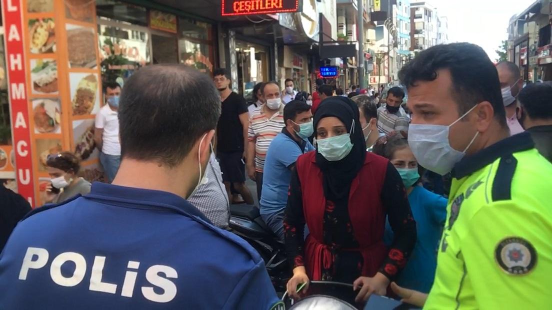 Kağıthane'de yolcu minibüsü bebek arabasına çarptı