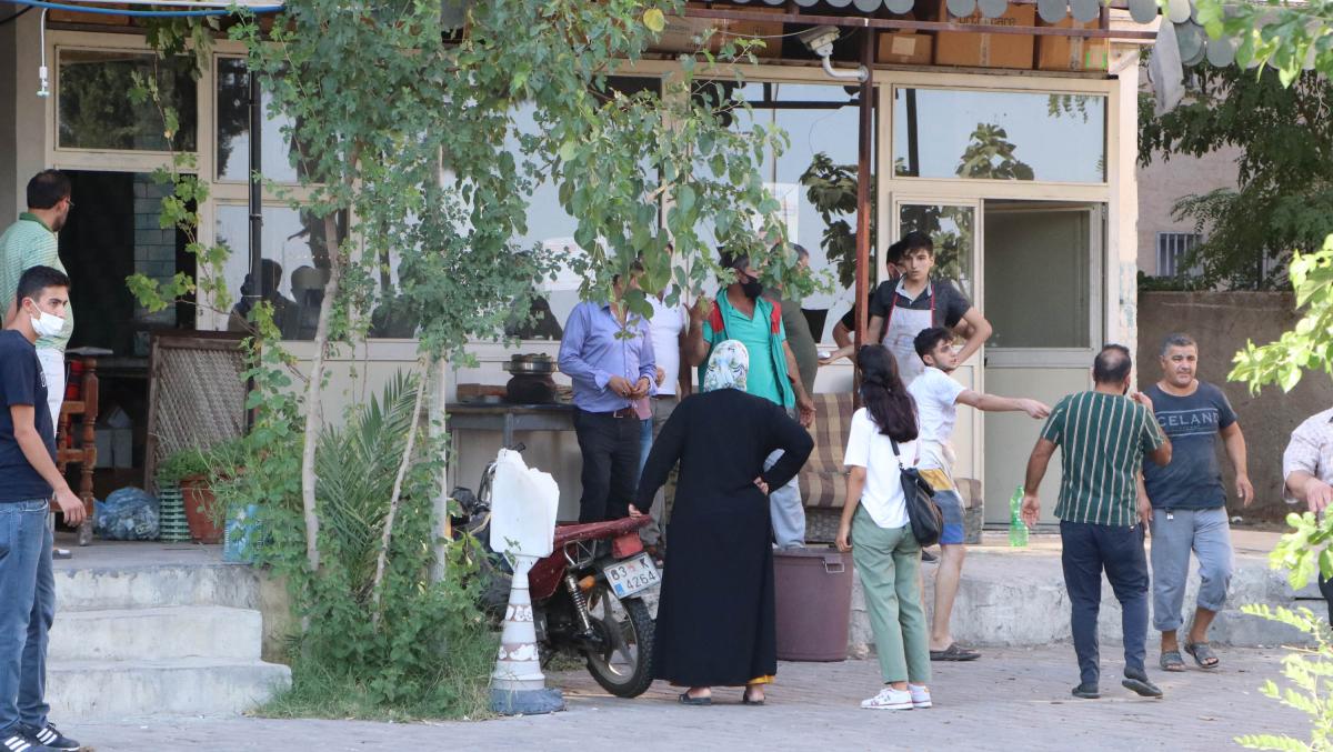 Şanlıurfa’da fırının önünde 'odunlu' borç kavgası