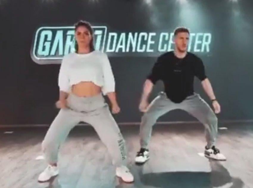 Demet Özdemir'den dans paylaşımı