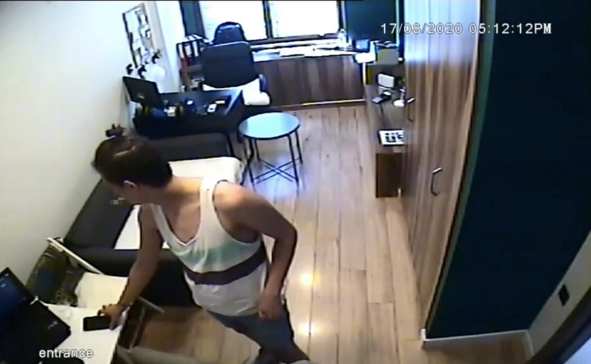 Taksim'de hırsız, otelden telefon çaldı