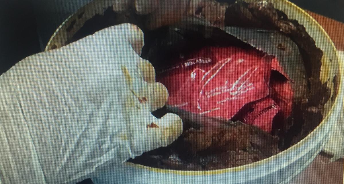 Adana'da kaçak nargile tütününe salçalı kamufle