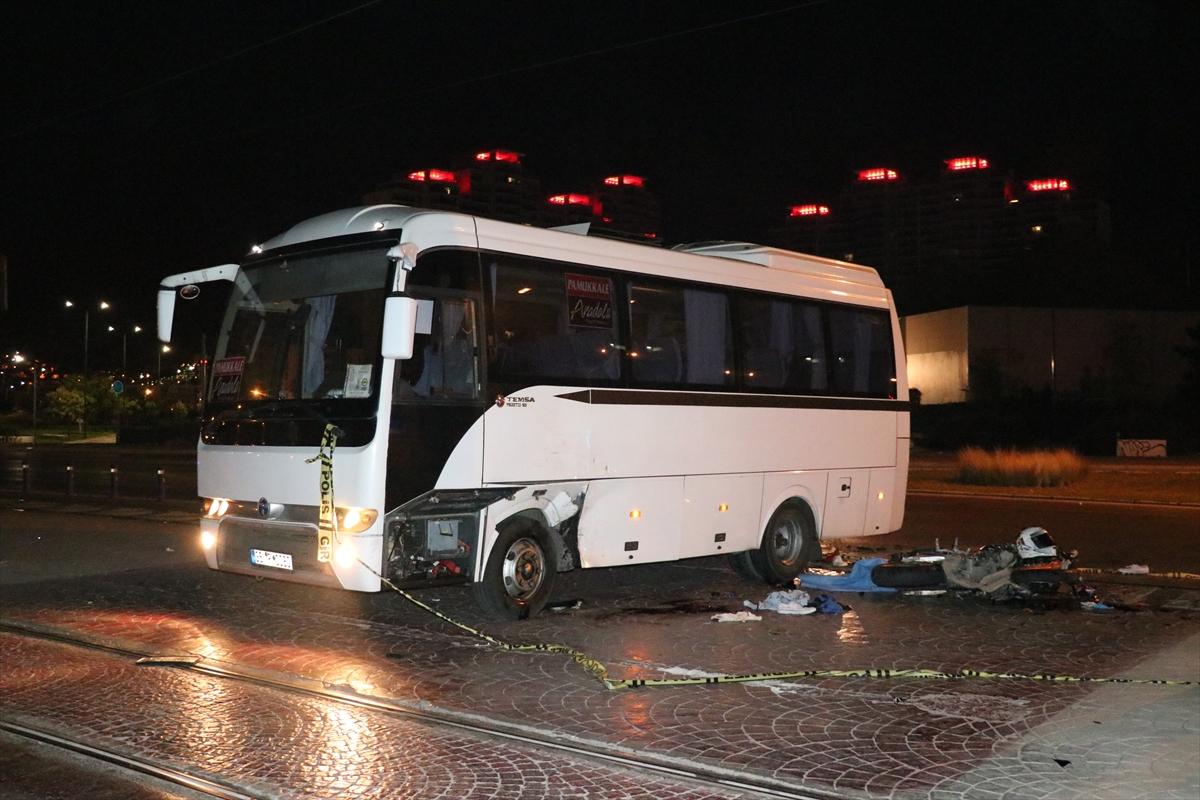 İzmir'de motosiklet minibüse çarptı: 1 ölü, 1 yaralı