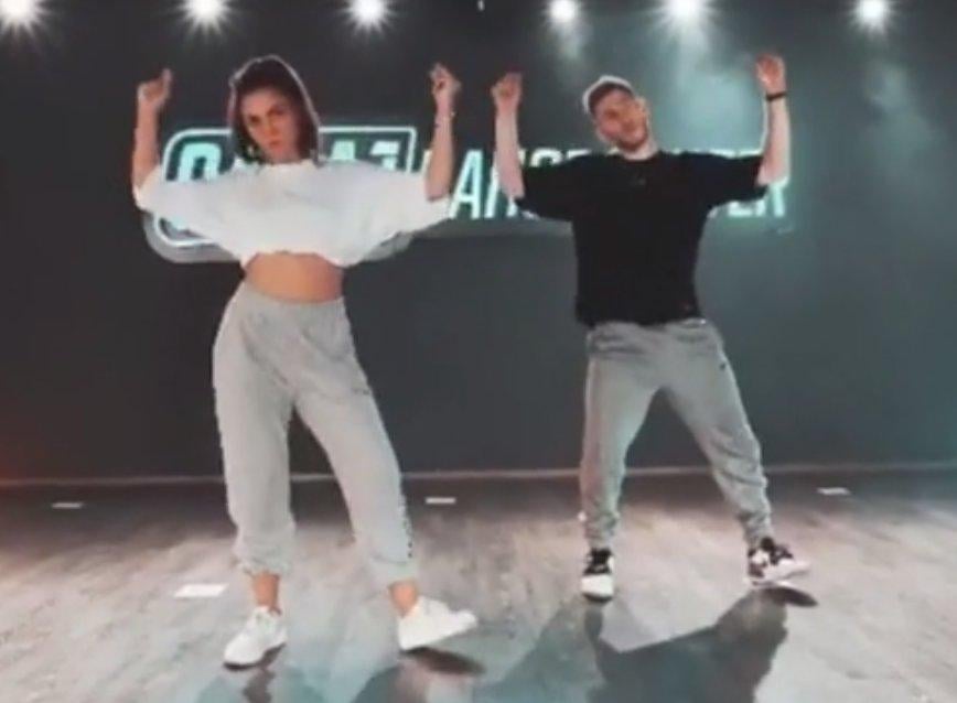 Demet Özdemir'den dans paylaşımı