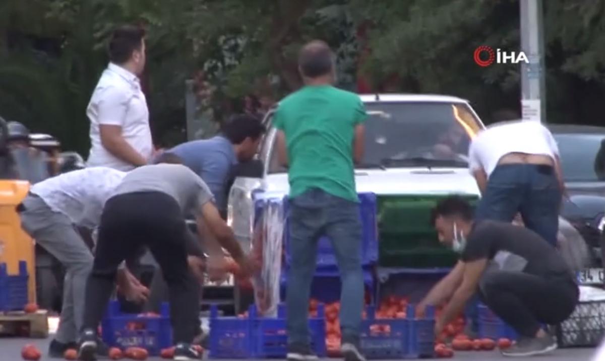 İstanbul'da vatandaşlar, seyyar satıcının yardımına koştu