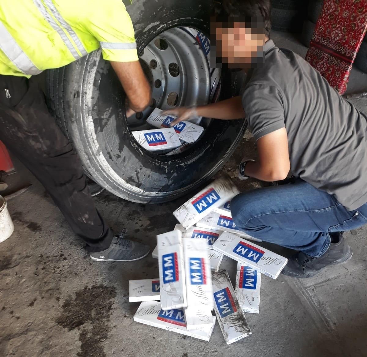 Edremit'te 13 bin 800 paket kaçak sigaraya el konuldu