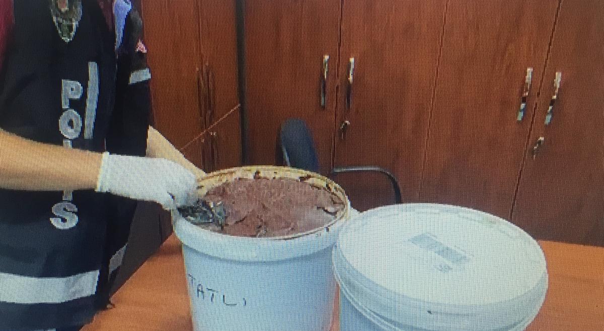 Adana'da kaçak nargile tütününe salçalı kamufle