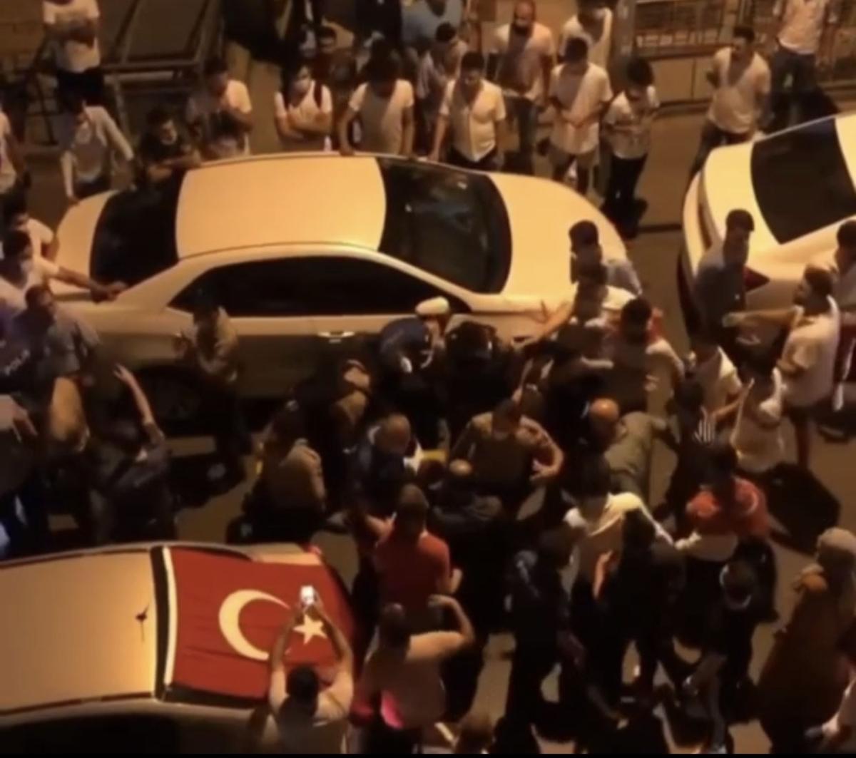 Küçükçekmece'de asker uğurlamasına polis müdahale etti