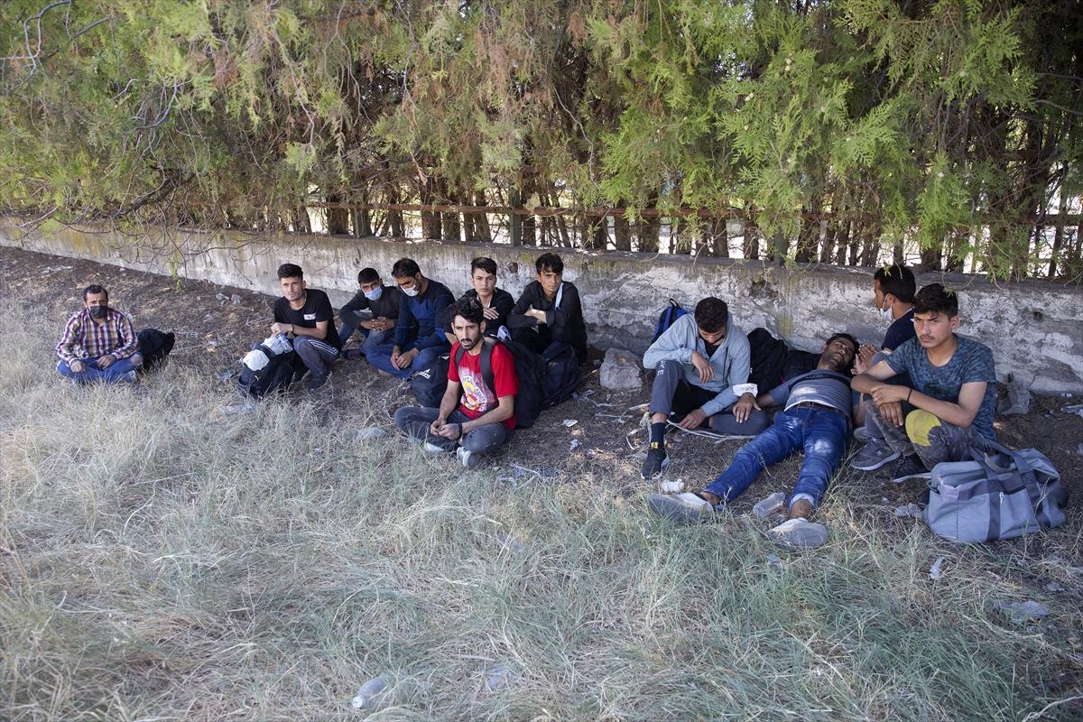 Edirne'de sınırda 11 sığınmacı yakalandı