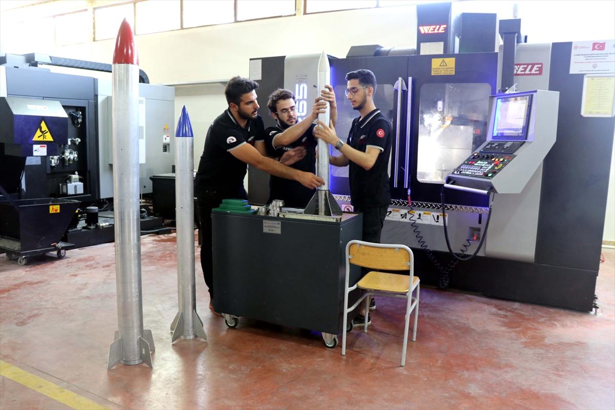 Genç yetenekler, tasarladıkları roketlerle TEKNOFEST'te yarışacaklar