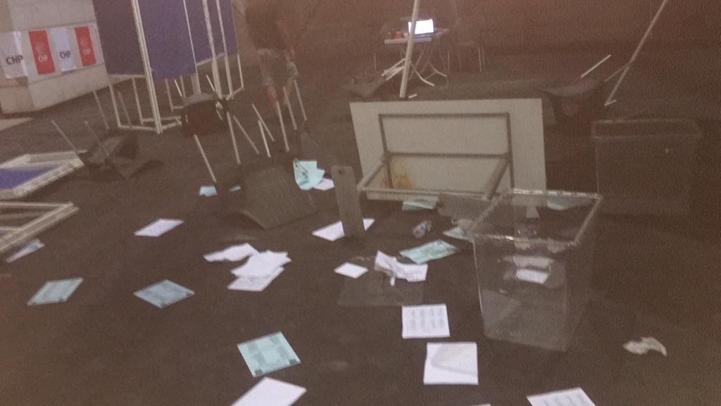 CHP İzmir İl Gençlik Kolları Kongresi'nde kavga çıktı