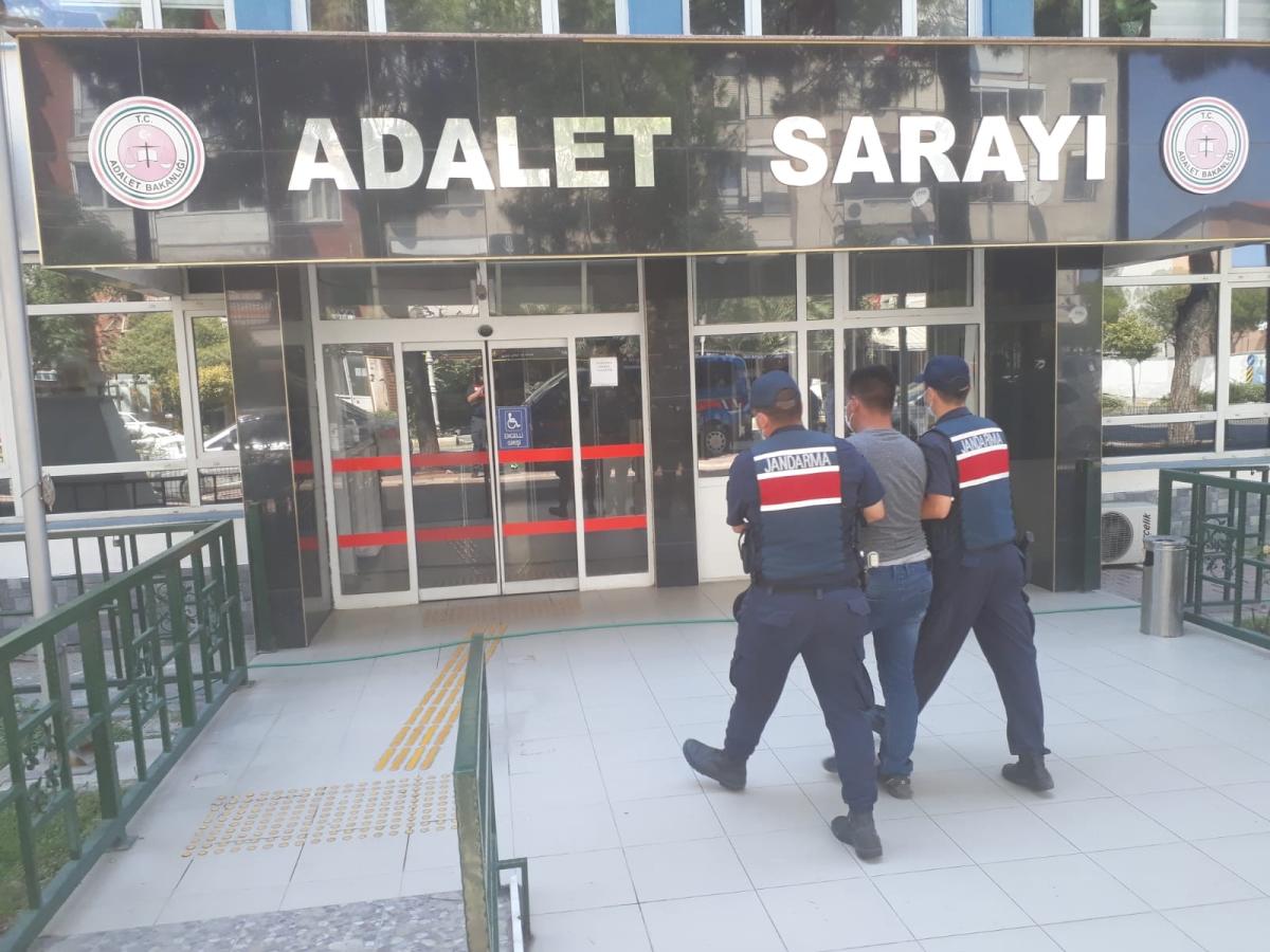 Balıkesir’de eşine laf attığını öne sürdüğü 16 yaşındaki genci öldürdü