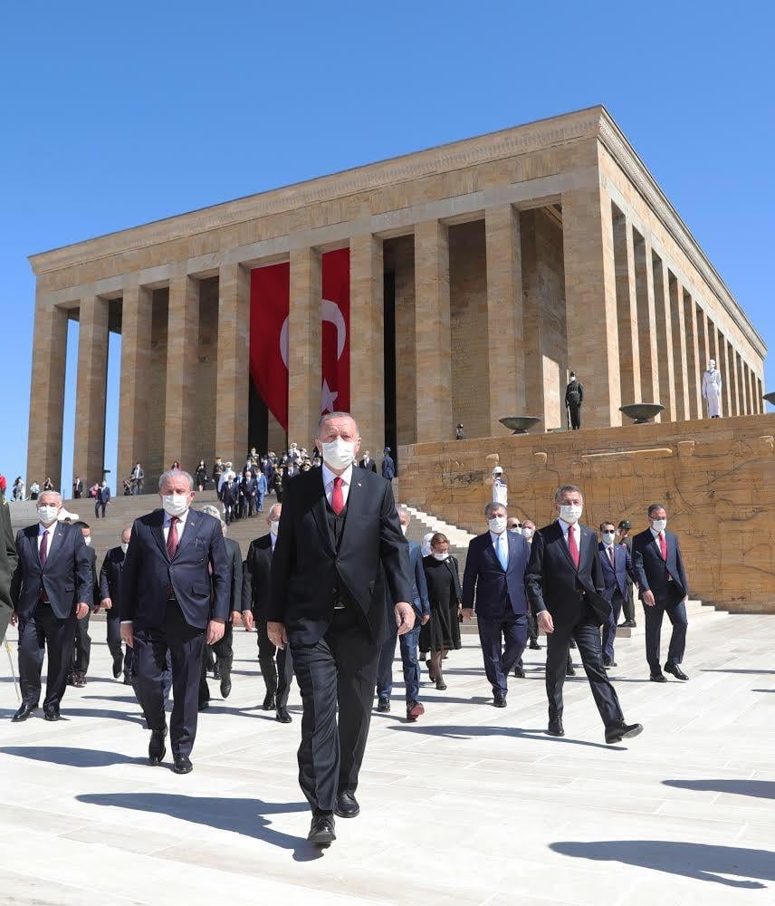 Cumhurbaşkanı Recep Tayyip Erdoğan Anıtkabir'de