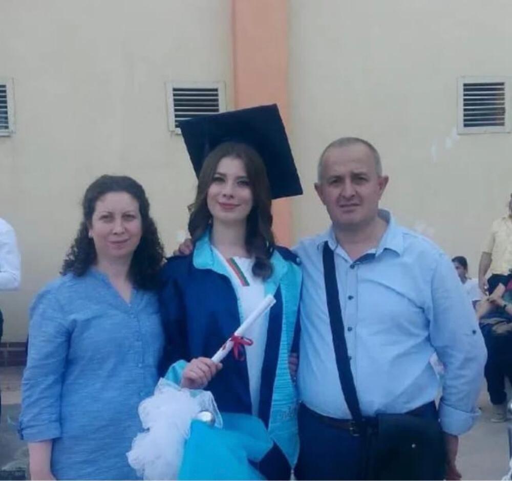 Bursa'da genç kız, kamyonet ile bina arasında sıkışarak can verdi