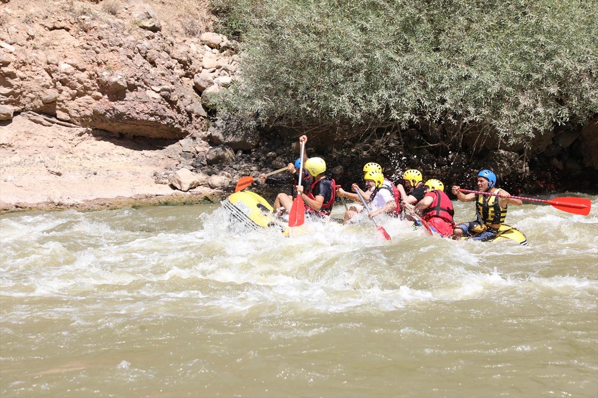Binali Yıldırım, rafting yaptı