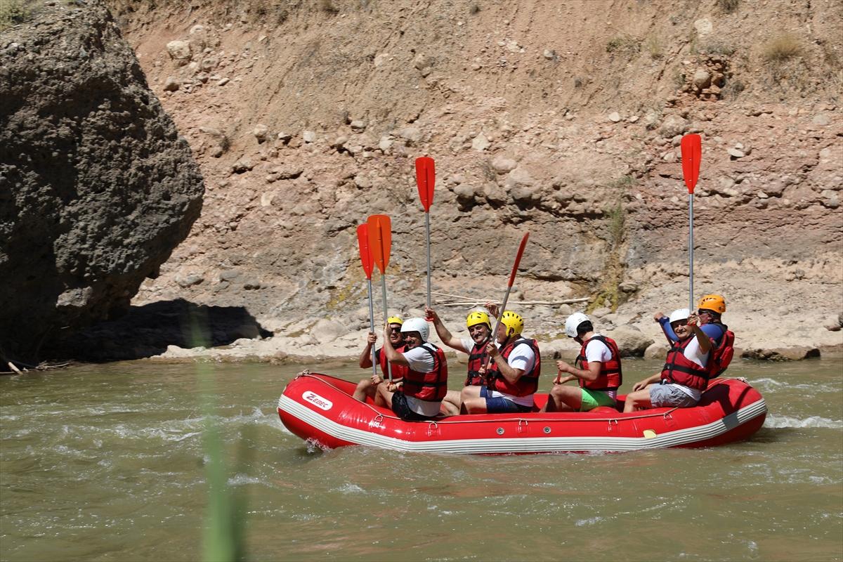 Binali Yıldırım, rafting yaptı
