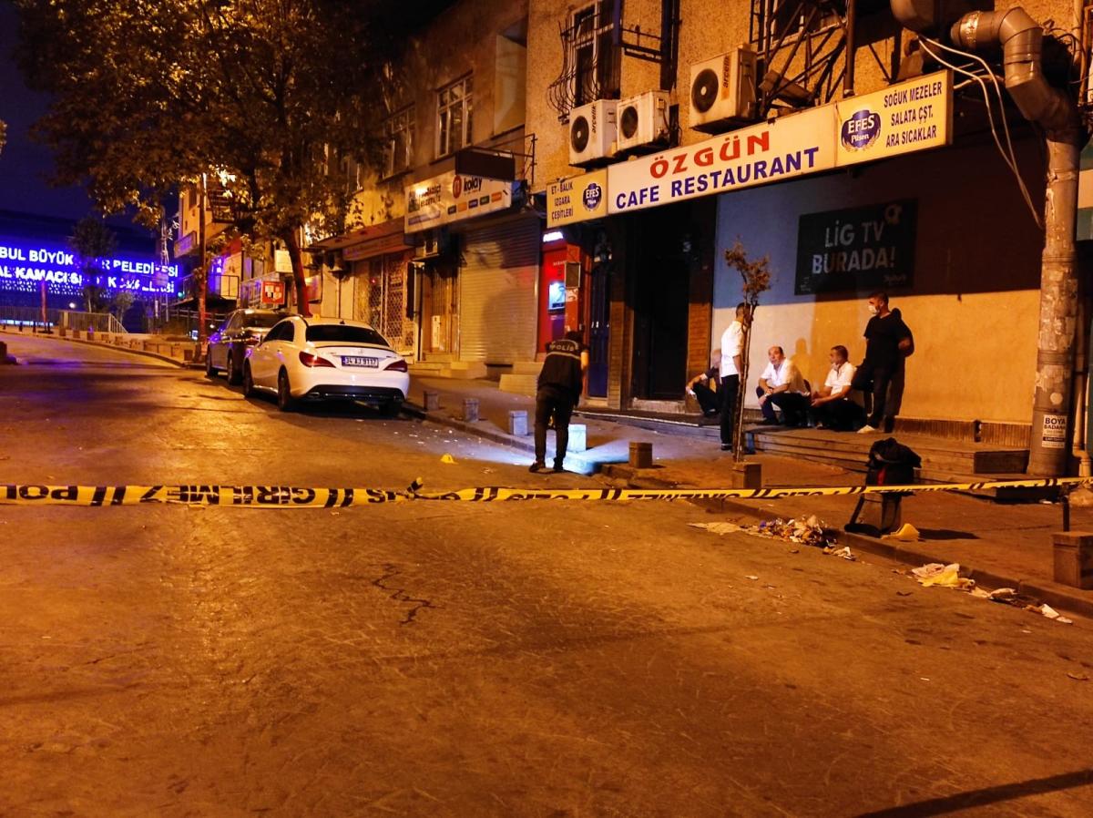 Beyoğlu'nda bir iş yeri ve araca silahlı saldırı düzenlendi