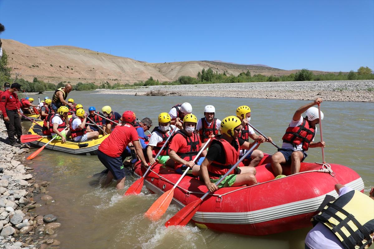 Binali Yıldırım, rafting yaptı