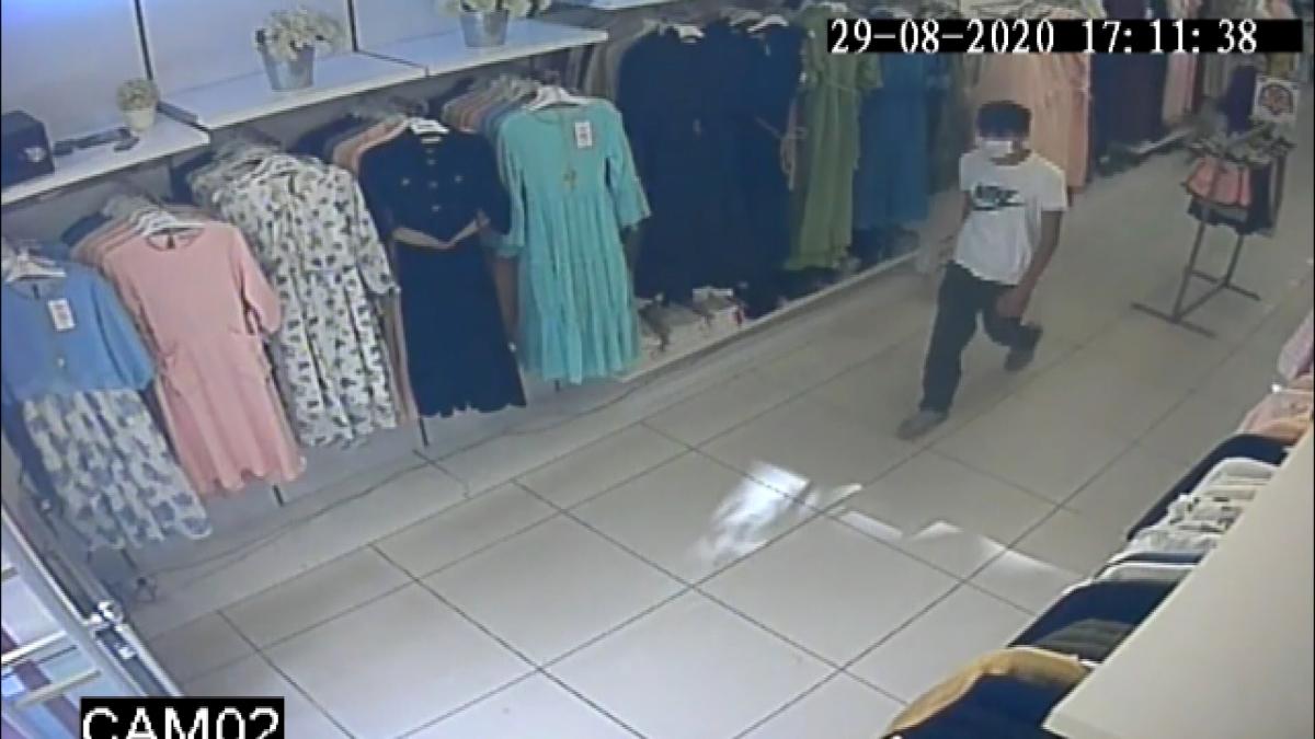 Esenler'de mağazaya giren hırsızlar telefon çaldı