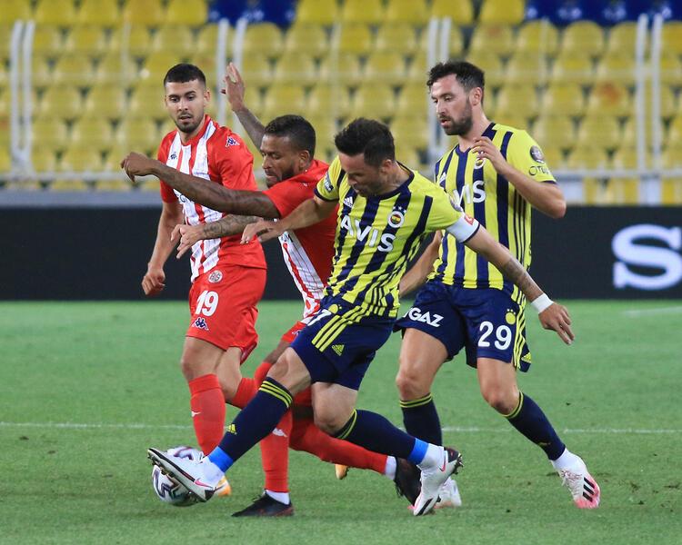 Fenerbahçe hazırlık maçında Antalyaspor'u 4-0 yendi
